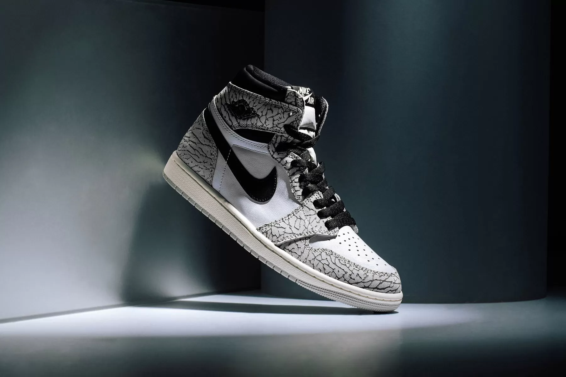 Air Jordan 1 Retro High OG - Tech Grey/Muslin/Black