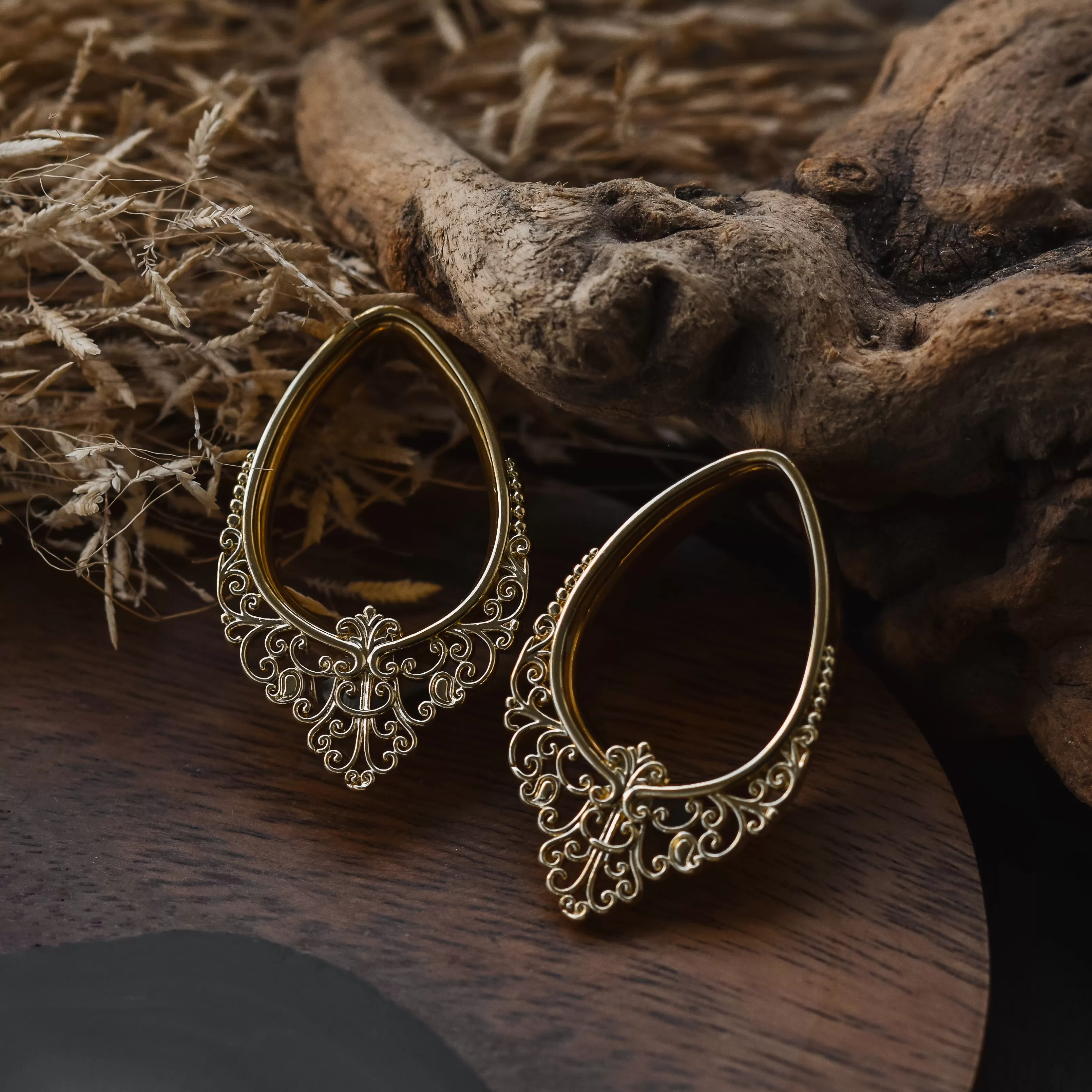 Golden Ornament Teardrop Tunnels