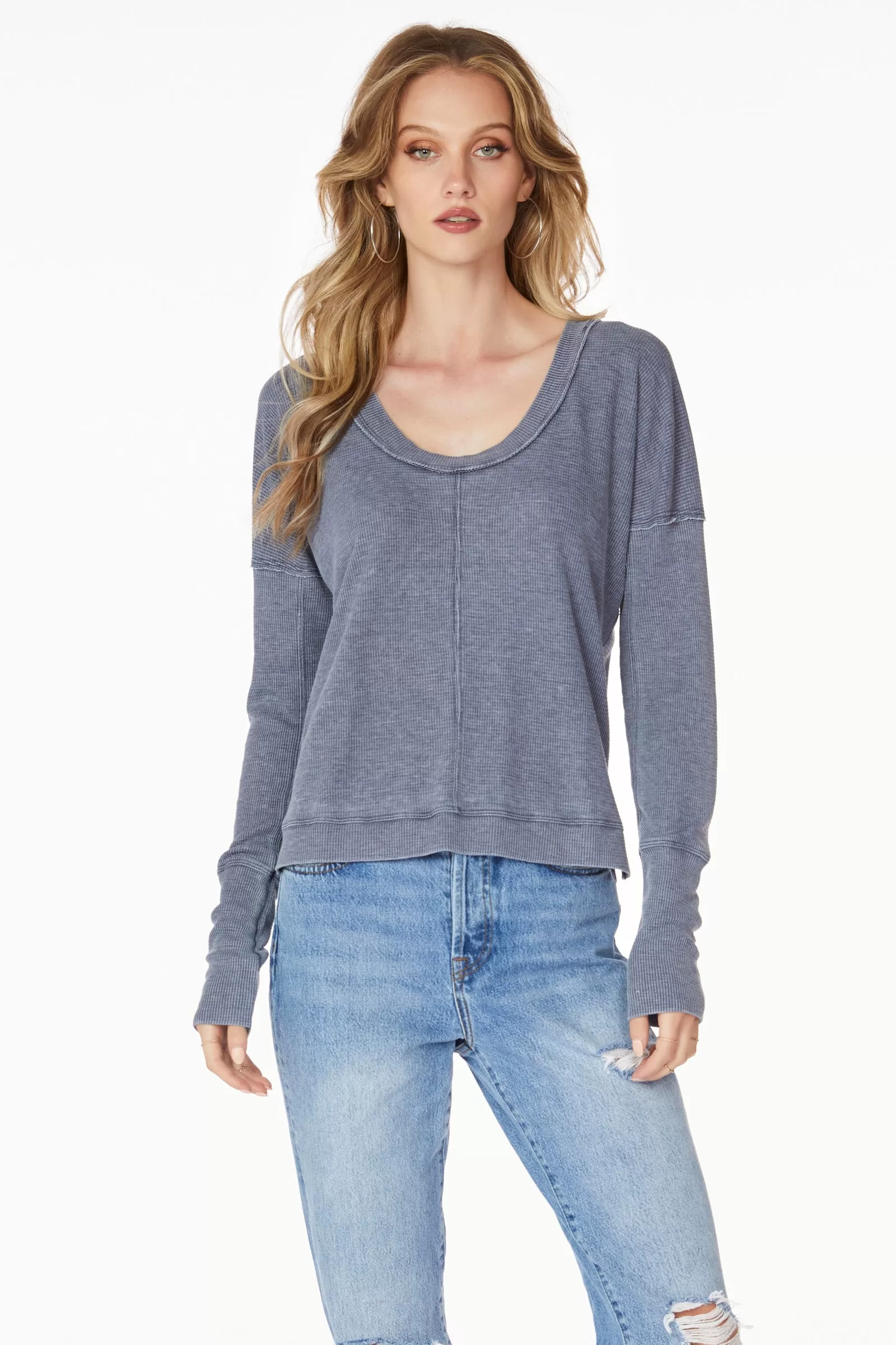 SCOOP V-NECK SLOUCHY TEE